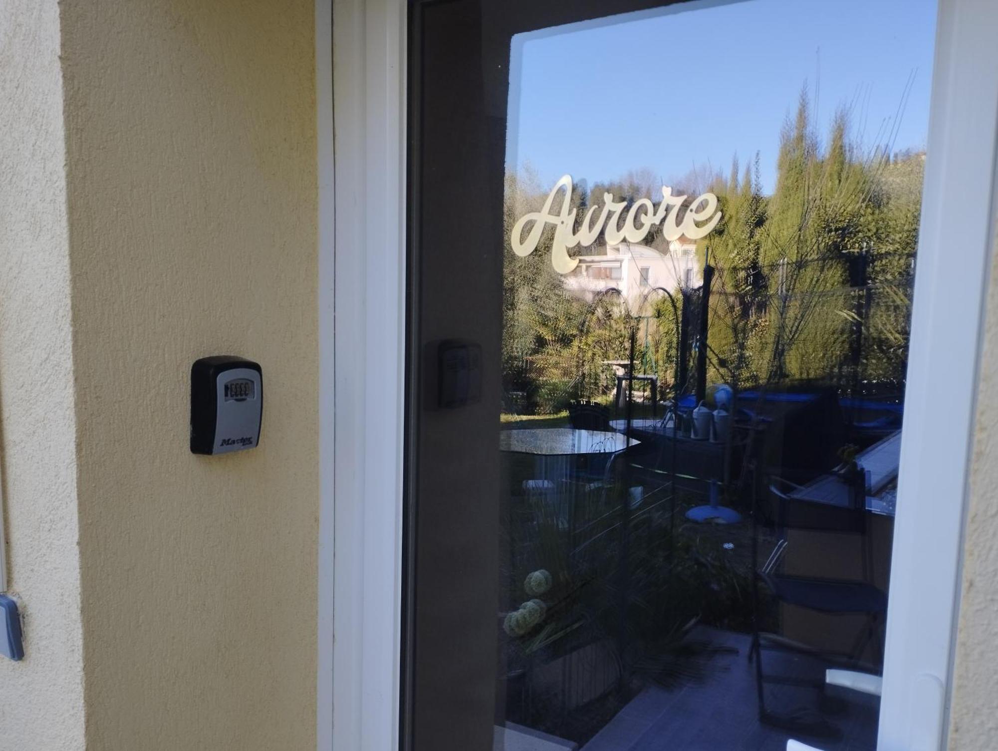 Appartement Aurore En Rez De Jardin Avec Parking Gratuit Vence Kültér fotó
